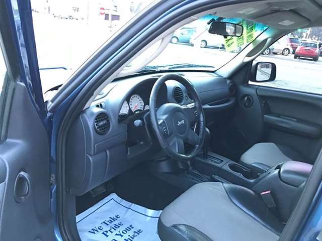 2004 Jeep Liberty 4dr Sport 4WD SUV